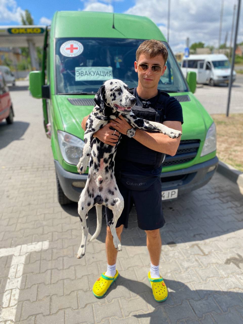 "Своим примером хочу показать, как можно помогать": как украинский музыкант эвакуирует людей с линии фронта (фото)